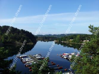 Body of water, Water resources, River, Natural landscape, Water, Waterway, Reservoir, Lake, Sky, Loch 