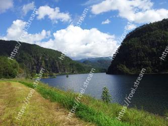 Body of water, Highland, Natural landscape, Water resources, Nature, Lake, Reservoir, Tarn, Wilderness, Mountain 