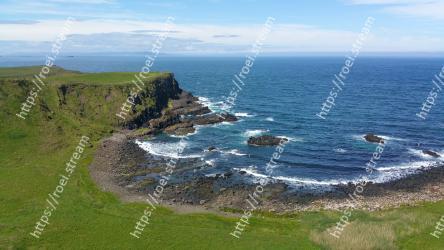 Body of water, Coast, Headland, Coastal and oceanic landforms, Sea, Cliff, Promontory, Bight, Ocean, Natural landscape 