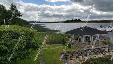 Property, Cottage, House, Natural landscape, Home, Sky, Real estate, Building, Lake, Reservoir 