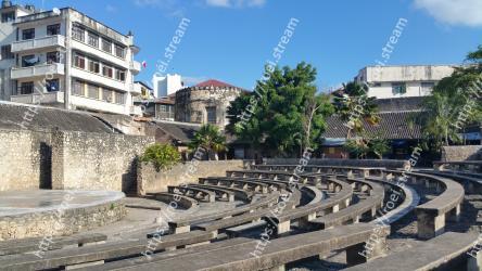 Amphitheatre, Building, Human settlement, Architecture, City, Urban design, Ancient history, Historic site, Town square, Plaza 