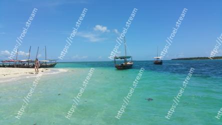 Sea, Boat, Vehicle, Sky, Water, Coastal and oceanic landforms, Caribbean, Ocean, Vacation, Coast 