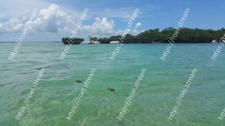Body of water, Sea, Ocean, Water, Coastal and oceanic landforms, Sky, Tropics, Bight, Island, Lagoon 