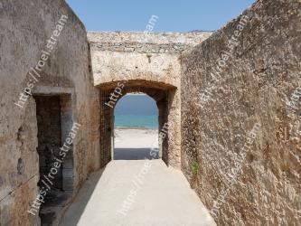Arch, Fortification, Ruins, Historic site, Ancient history, Archaeological site, Architecture, History, Landscape, Caravanserai Plaka