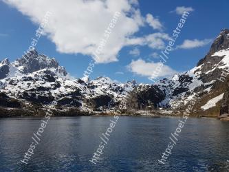 Mountainous landforms, Mountain, Body of water, Mountain range, Natural landscape, Sky, Wilderness, Lake, Glacial lake, Tarn 
