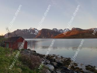 Highland, Mountain, Sky, Fjord, Atmospheric phenomenon, Natural landscape, Fell, Wilderness, Loch, Lake 