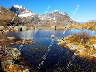 Natural landscape, Body of water, Mountain, Mountainous landforms, Tarn, Nature, Reflection, Wilderness, Mountain range, Lake 