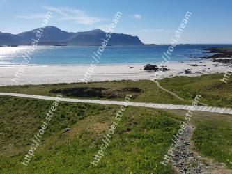 Body of water, Coast, Sea, Beach, Shore, Headland, Ocean, Sky, Coastal and oceanic landforms, Natural environment 