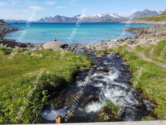 Body of water, Natural landscape, Coast, Nature, Water, Water resources, Sea, Shore, Coastal and oceanic landforms, Sky 