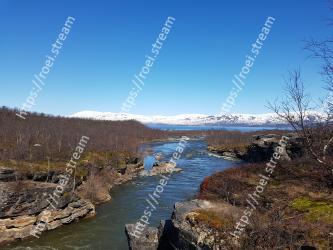 Body of water, Water, Sky, Wilderness, River, Water resources, Natural environment, Mountain, Highland, Watercourse 
