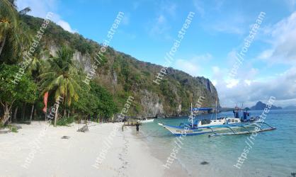 Body of water, Beach, Coast, Tropics, Coastal and oceanic landforms, Sea, Tourism, Bay, Water, Shore 