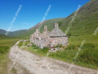 Mountainous landforms, Highland, Mountain, Wall, Fell, Rural area, Road, Grassland, Grass, Mountain range 