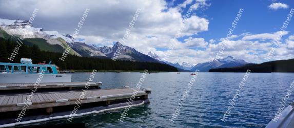 Body of water, Mountain, Nature, Mountainous landforms, Mountain range, Lake, Fjord, Sky, Natural landscape, Highland 