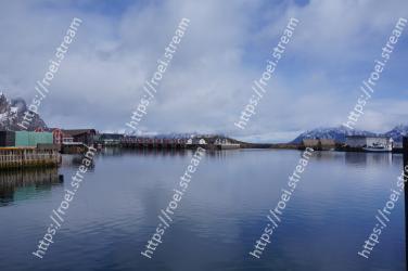 Body of water, Sky, Blue, Water, Lake, Winter, Mountain, River, Reflection, Cloud 