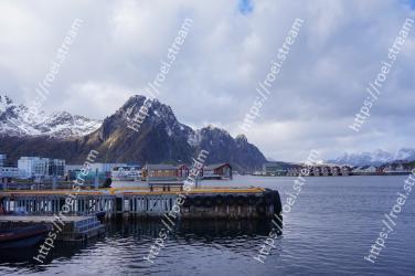 Sky, Mountain, Water, Cloud, Mountain range, Lake, Water transportation, Sea, Sound, Ocean 