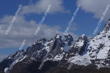 Mountainous landforms, Mountain, Mountain range, Sky, Ridge, Alps, Massif, Wilderness, Cloud, Glacial landform 