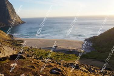 Body of water, Coast, Sea, Headland, Coastal and oceanic landforms, Shore, Ocean, Sky, Cliff, Beach 