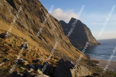 Coast, Rock, Mountainous landforms, Cliff, Mountain, Sea, Headland, Sky, Promontory, Klippe 