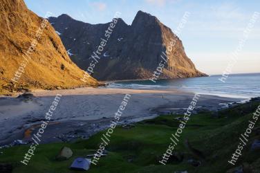 Body of water, Coast, Nature, Sea, Mountain, Mountainous landforms, Sky, Headland, Shore, Natural landscape 