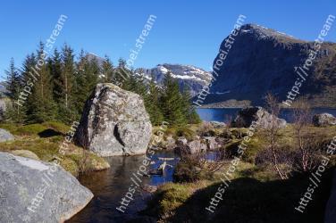 Mountain, Mountainous landforms, Wilderness, Rock, Sky, Tree, Tarn, Mountain range, National park, Highland 