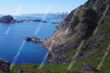 Body of water, Coast, Headland, Cliff, Promontory, Sea, Coastal and oceanic landforms, Klippe, Natural landscape, Mountain 