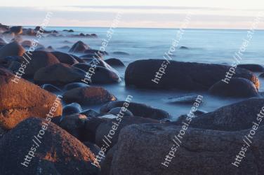 Body of water, Sea, Sky, Water, Coast, Shore, Rock, Ocean, Blue, Wave 