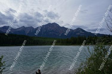 Body of water, Highland, Mountain, Mountainous landforms, Nature, Wilderness, Lake, Sky, Mountain range, Natural landscape 
