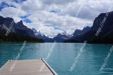 Body of water, Mountainous landforms, Mountain, Nature, Lake, Natural landscape, Sky, Mountain range, Highland, Fjord Spirit Island