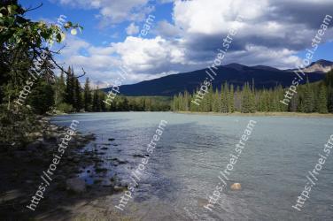 Body of water, Nature, Wilderness, Sky, Lake, Highland, Mountain, Water resources, River, Natural environment 