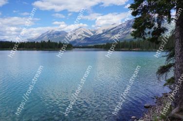 Body of water, Lake, Nature, Natural landscape, Water resources, Wilderness, Mountain, Tarn, Reservoir, Water 