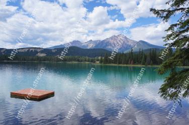 Body of water, Reflection, Natural landscape, Nature, Lake, Mountain, Wilderness, Mountainous landforms, Sky, Tarn 