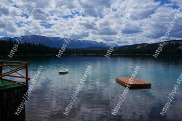 Body of water, Nature, Sky, Lake, Water, Reflection, Mountain, Blue, Wilderness, Natural landscape 