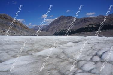 Mountainous landforms, Mountain, Mountain range, Sky, Glacial landform, Wilderness, Highland, Alps, Geological phenomenon, Valley Athabasca Glacier