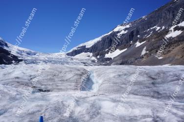 Mountainous landforms, Mountain, Glacial landform, Geological phenomenon, Glacier, Mountain range, Ice, Moraine, Snow, Alps Athabasca Glacier, Banff