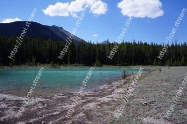 Body of water, Water, Wilderness, Nature, Sky, Lake, Mountain, Water resources, Mountainous landforms, Natural environment 