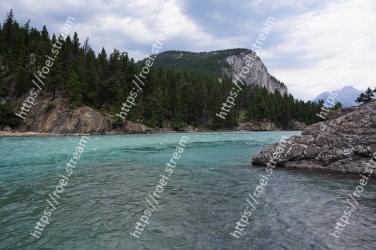 Body of water, Water, Water resources, Sea, Coast, Natural landscape, Coastal and oceanic landforms, Wilderness, River, Bay 