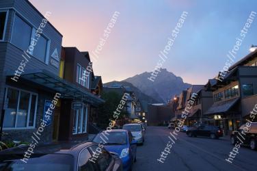 Town, Sky, Neighbourhood, Mountain, Evening, Street, Residential area, Human settlement, Morning, Cloud 