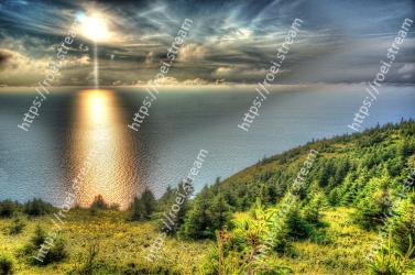 Sky, Natural landscape, Nature, Water, Water resources, Cloud, Sunlight, Light, Reservoir, Daytime 