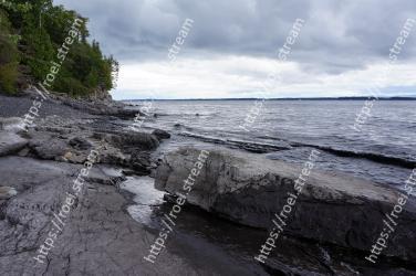 Body of water, Shore, Coast, Sea, Water, Rock, Ocean, Coastal and oceanic landforms, Sky, Wave 