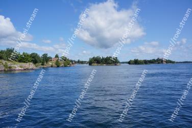 Body of water, Sky, Water, Water resources, Blue, Sea, Ocean, Daytime, Cloud, Natural landscape 