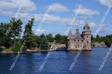 Body of water, Waterway, Water castle, Reservoir, River, Water, Lake, Sky, Bank, Watercourse Boldt Castle