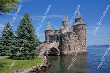 Landmark, Sky, Water, Waterway, Tree, Water castle, Building, Architecture, Castle, Ch�teau Boldt Castle