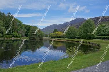 Body of water, Natural landscape, Nature, Water resources, River, Lake, Reflection, Water, Highland, Bank 