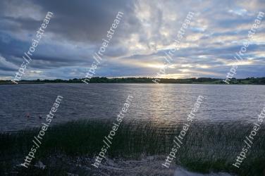 Sky, Body of water, Water, Water resources, Nature, Cloud, Horizon, Lake, Sea, Loch 
