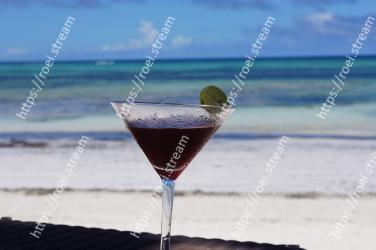 Drink, Sky, Alcoholic beverage, Beach, Vacation, Ocean, Non-alcoholic beverage, Stemware, Sea, Distilled beverage 