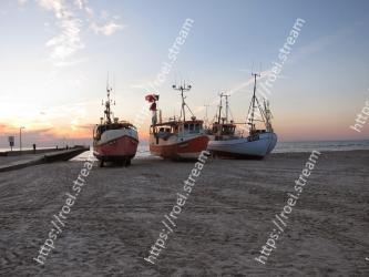 Vehicle, Boat, Sky, Fishing vessel, Watercraft, Fishing trawler, Mode of transport, Ship, Sea, Calm 