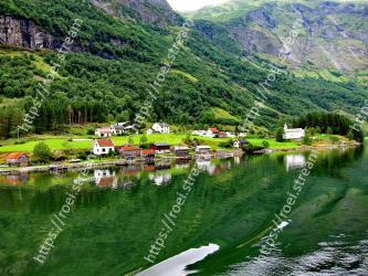 Natural landscape, Nature, Mountainous landforms, Highland, Mountain, Fjord, Hill station, Tarn, Water resources, Green N�r�yfjord