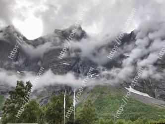 Mountainous landforms, Sky, Nature, Cloud, Highland, Mountain, Hill station, Atmospheric phenomenon, Geological phenomenon, Mountain range 