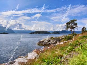 Body of water, Coast, Sky, Nature, Natural landscape, Shore, Sea, Coastal and oceanic landforms, Highland, Ocean 