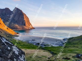 Body of water, Coast, Headland, Sky, Nature, Sea, Natural landscape, Cliff, Coastal and oceanic landforms, Shore 
